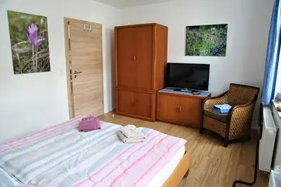 Ein Bett oder Betten in einem Zimmer der Unterkunft Altes Logierhaus