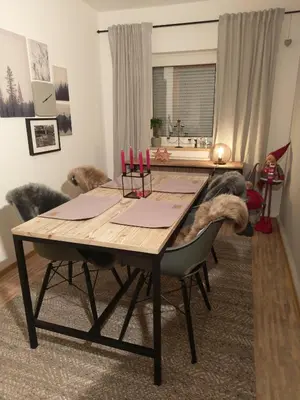 Ein Sitzbereich in der Unterkunft Luchshütte