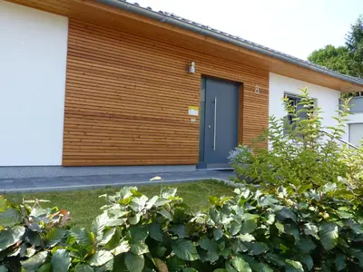 Das Gebäude in dem sich das Ferienhaus befindet