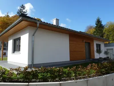 Das Gebäude in dem sich das Ferienhaus befindet