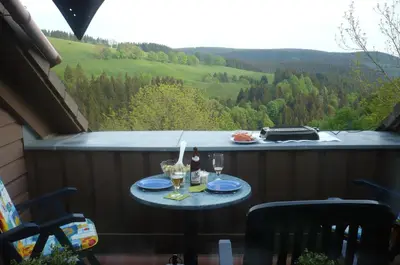 Ein allgemeiner Bergblick oder ein Berglick von der Ferienwohnung aus