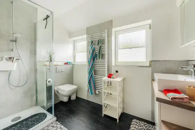 Ein Badezimmer in der Unterkunft JermersteinSonne