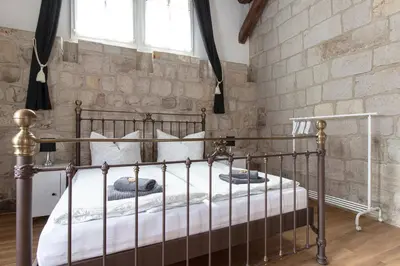 Ein Bett oder Betten in einem Zimmer der Unterkunft Ferienwohnung mit Brunnen