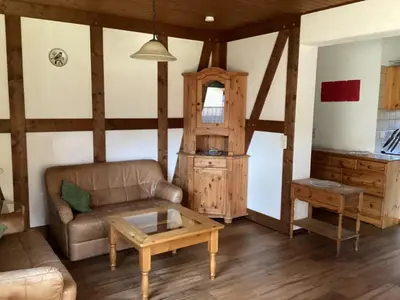 Ein Sitzbereich in der Unterkunft Ferienwohnung in Kamschlacken