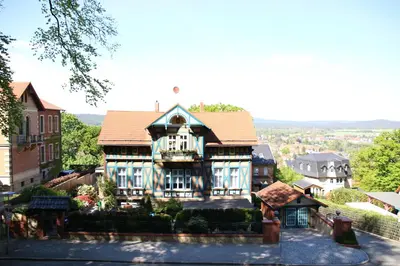 Das Gebäude in dem sich die Ferienwohnung befindet