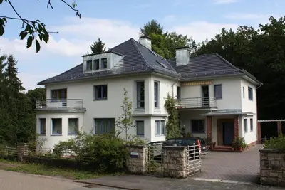 Das Gebäude in dem sich die Ferienwohnung befindet