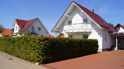 Das Gebäude in dem sich das Ferienhaus befindet