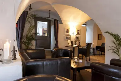 Ein Sitzbereich in der Unterkunft Wyndham Garden Quedlinburg Stadtschloss