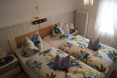 Ein Bett oder Betten in einem Zimmer der Unterkunft Pension Jagdhütte