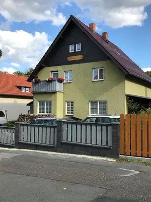 Das Gebäude in dem sich die Ferienwohnung befindet
