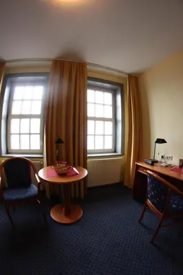 Ein Sitzbereich in der Unterkunft Hotel Goldene Krone