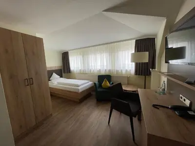 Ein Bett oder Betten in einem Zimmer der Unterkunft Hotel Niedersächsischer Hof