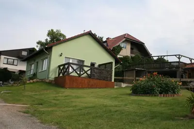 Ein Garten an der Unterkunft Ferienhaus Grimm