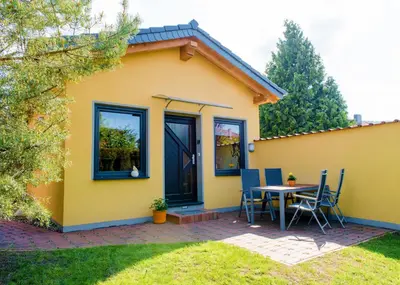 Das Gebäude in dem sich das Ferienhaus befindet