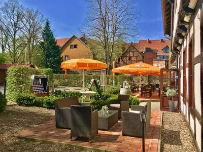 Ein Garten an der Unterkunft Halberstädter Hof