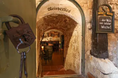 Ein Zertifikat, Auszeichnung, Logo oder anderes Dokument, das in der Unterkunft Halberstädter Hof ausgestellt ist