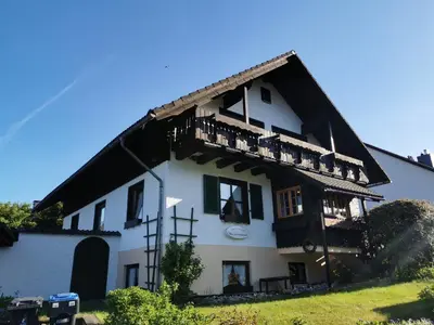 Das Gebäude in dem sich die Ferienwohnung befindet