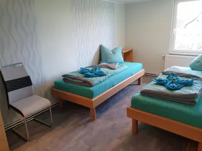 Ein Bett oder Betten in einem Zimmer der Unterkunft Skibbi`s Ferienhaus an der Sonnenloipe in Friedrichsbrunn