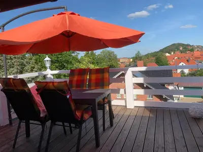 Ein Balkon oder eine Terrasse in der Unterkunft Über den Dächern