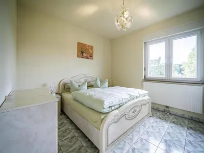 Ein Bett oder Betten in einem Zimmer der Unterkunft Ferienhaus an der Wiese, Tanne