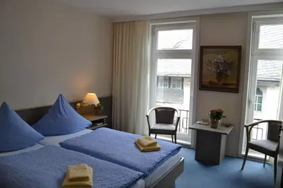 Ein Bett oder Betten in einem Zimmer der Unterkunft Hotel Garni Kaiserpfalz