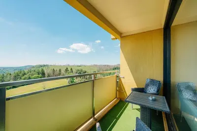 Ein Balkon oder eine Terrasse in der Unterkunft Ferienwohnung Weitblick 274