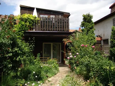 Ein Garten an der Unterkunft Ferienwohnung Wetzig W1 - Breite Straße 104 Wernigerode