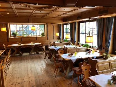 Ein Restaurant oder anderes Speiselokal in der Unterkunft Landhotel Alte Aue