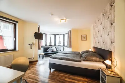Ein Sitzbereich in der Unterkunft Landhotel Alte Aue