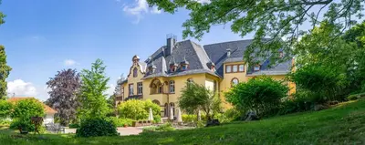 Ein Garten an der Unterkunft Hotel Erbprinzenpalais