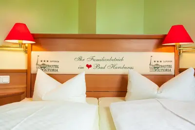 Ein Bett oder Betten in einem Zimmer der Unterkunft Hotel Victoria