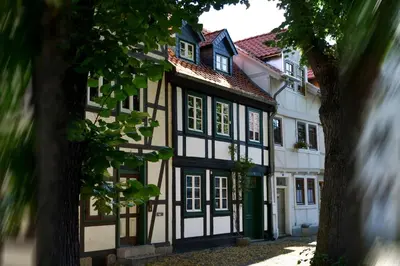 Das Gebäude in dem sich das Ferienhaus befindet
