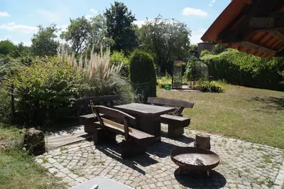 Ein Garten an der Unterkunft Das kleine Haus