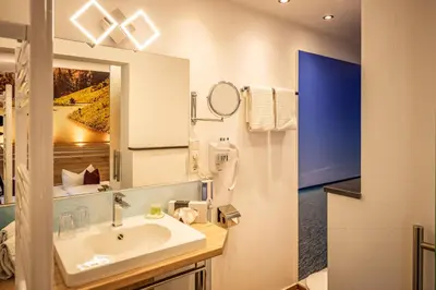 Ein Badezimmer in der Unterkunft Hotel Die Tanne