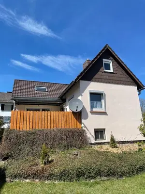 Das Gebäude in dem sich das Ferienhaus befindet
