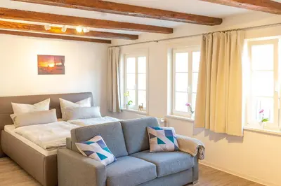 Ein Sitzbereich in der Unterkunft Ferienwohnung zum Marktplatz