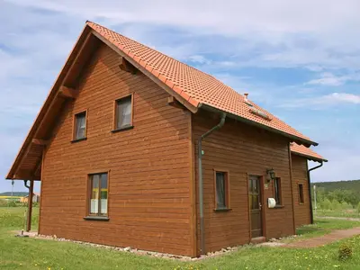 Das Gebäude in dem sich das Ferienhaus befindet