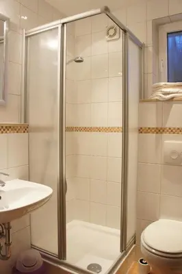 Ein Badezimmer in der Unterkunft Pension Winkel