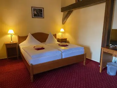 Ein Bett oder Betten in einem Zimmer der Unterkunft Hotel garni Am Dippeplatz