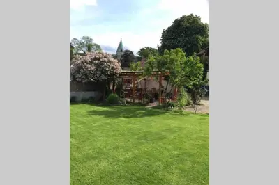 Ein Garten an der Unterkunft Ferienhaus Ackerbürgerhof in der Welterbestadt Quedlinburg