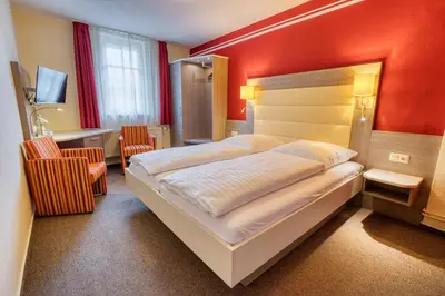 Ein Bett oder Betten in einem Zimmer der Unterkunft Hotel Goldene Krone