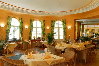 Ein Restaurant oder anderes Speiselokal in der Unterkunft Kurhotel Fürstenhof by David