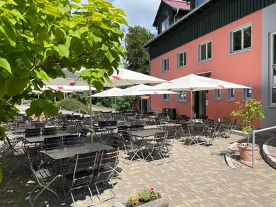 Ein Restaurant oder anderes Speiselokal in der Unterkunft Akzent Berghotel Rosstrappe