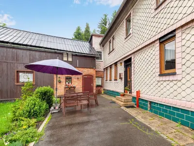 Das Gebäude in dem sich die Ferienwohnung befindet