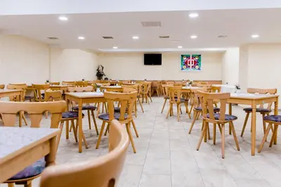 Ein Restaurant oder anderes Speiselokal in der Unterkunft Hotel und Campingstell und Zeltplatz an der Talsperre im Harz
