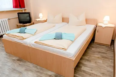Ein Bett oder Betten in einem Zimmer der Unterkunft Hotel und Campingstell und Zeltplatz an der Talsperre im Harz