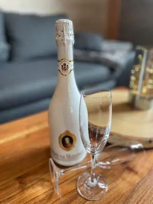 Getränke in der Unterkunft Ferienwohnung by Hell & Dunkel