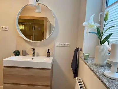 Ein Badezimmer in der Unterkunft Traumhaus Thale mit Sauna und Kamin
