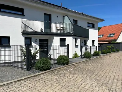 Das Gebäude in dem sich das Ferienhaus befindet