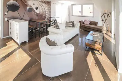 Ein Sitzbereich in der Unterkunft Designpension Classicidyll - Sennhütte 3